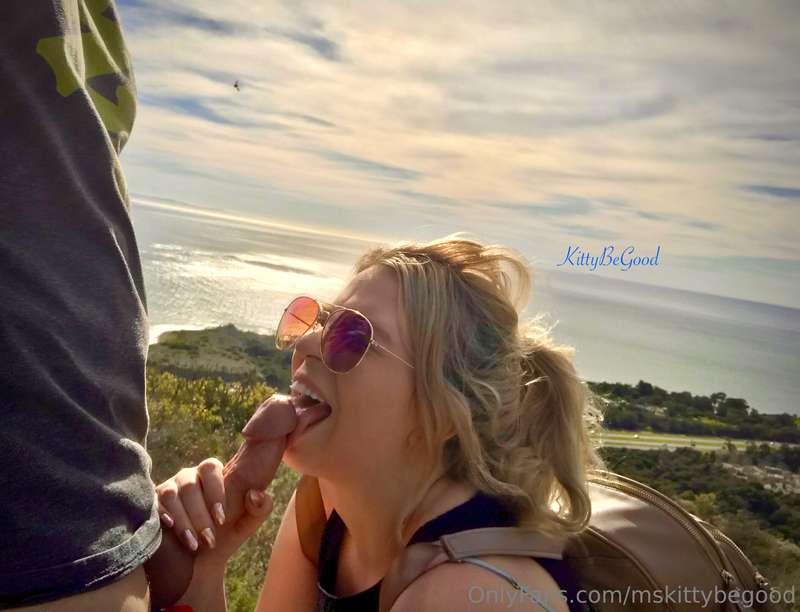 Sucking cock with a gorgeous view 🏞️😻