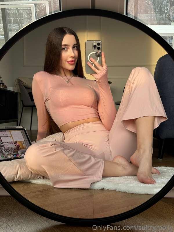 just flirting 😏 btw, the locked is free for my vips 😍 @molly..