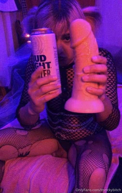 A lil help to picture how big my big ass dildo is 💋💦💦💦🥵