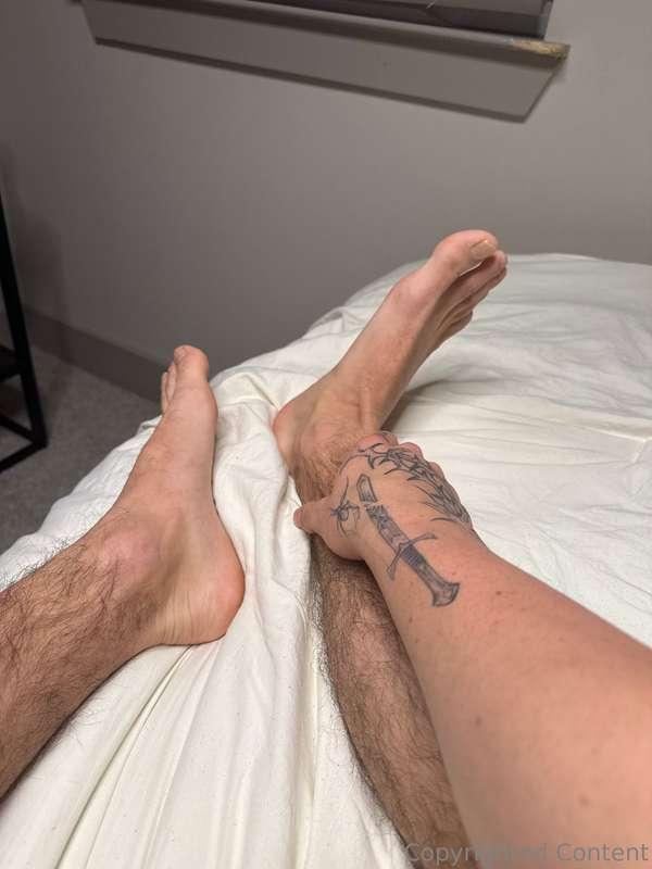 suck my toes ? 😈