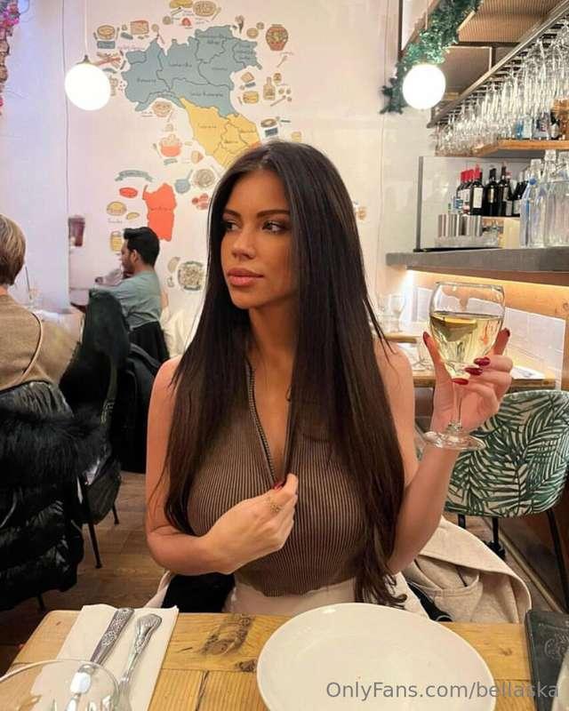 We’re at dinner and I give you the look👀 wait for my dm…
