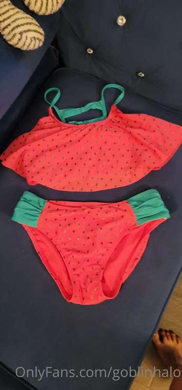 Watermelon bikini with pigtail braids
Includes hula, cheer, ..