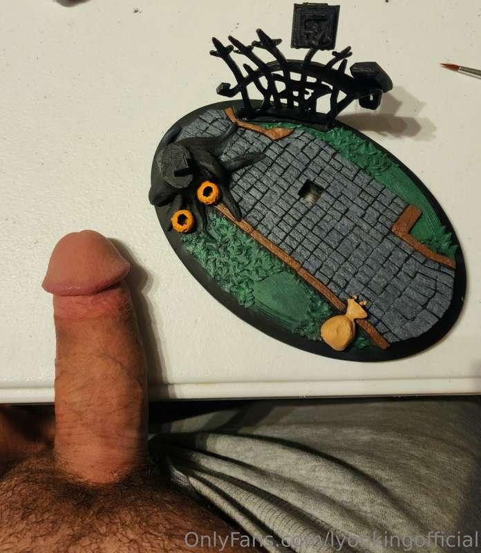 I love painting in my free time 🖼 what's your favorite hobbi..