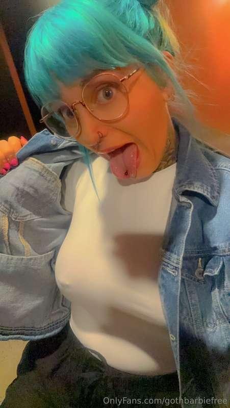 Anyone else thirsty for some wet pussy? 😻