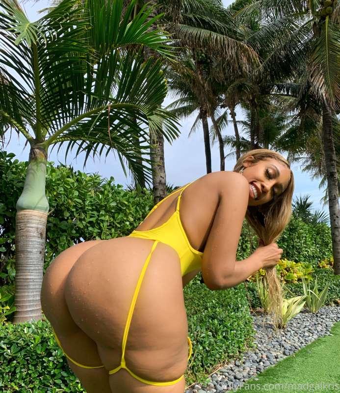 A touch of yellow to light up your feed. 💛