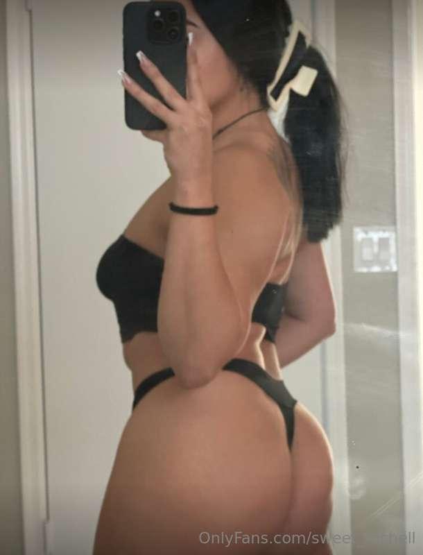 Add my slutty ass friend’s NEW ACCOUNT✨ She’s bad as fuck & ..
