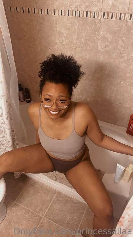 BLOOPERS ..
A gift from me to you🎁
