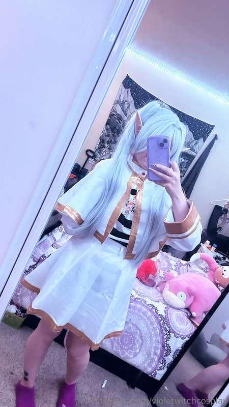 First try on of Frieren! I need to take in the cosplay so it..