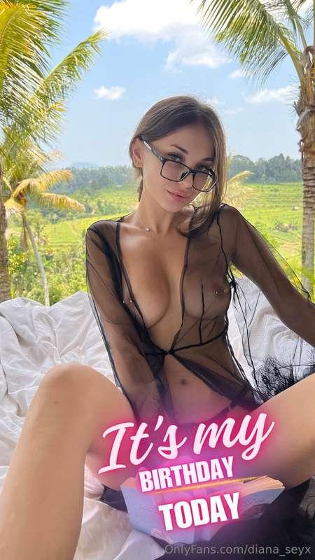***TODAY IS MY BIRTHDAY !!*** 💖🥳 Thanks to everyone who crea..