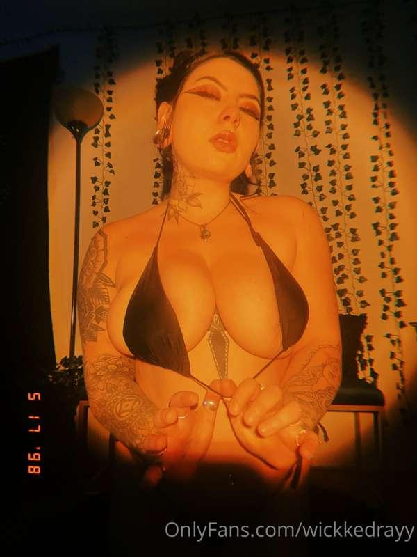 Can you help me take this off babe?