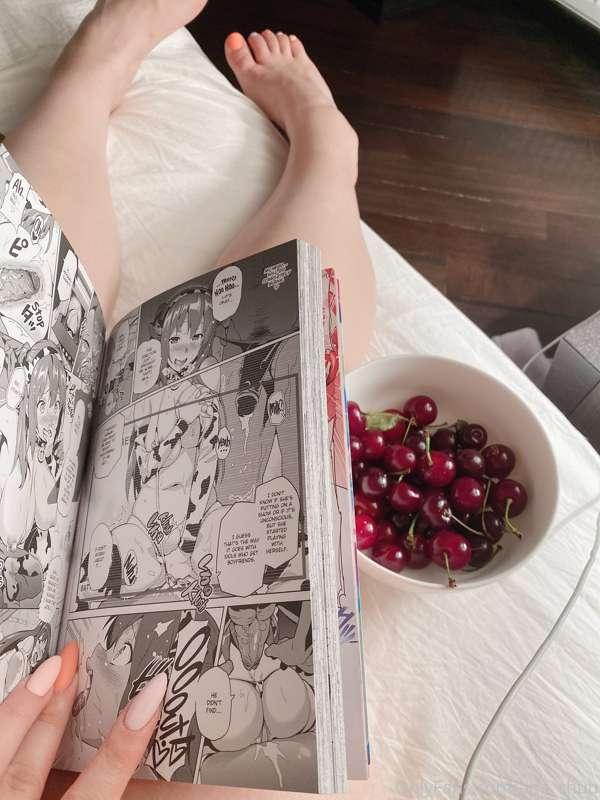 Hentai manga and cherries kind of night💦🍒 What are you doing..