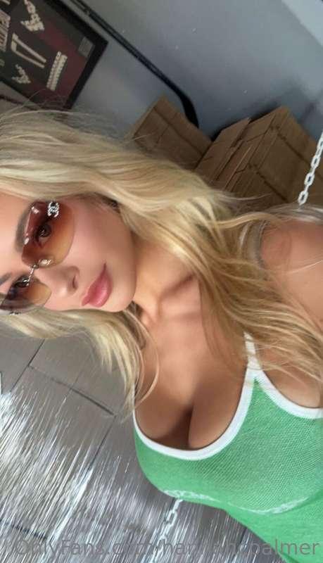 Giving milf today with these sunnies 😉