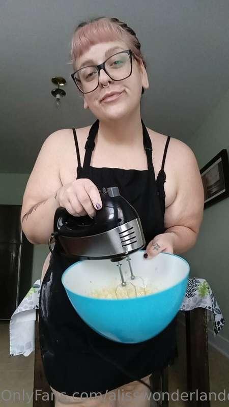 I am a naughty pastry chef, would you like to have some priv..