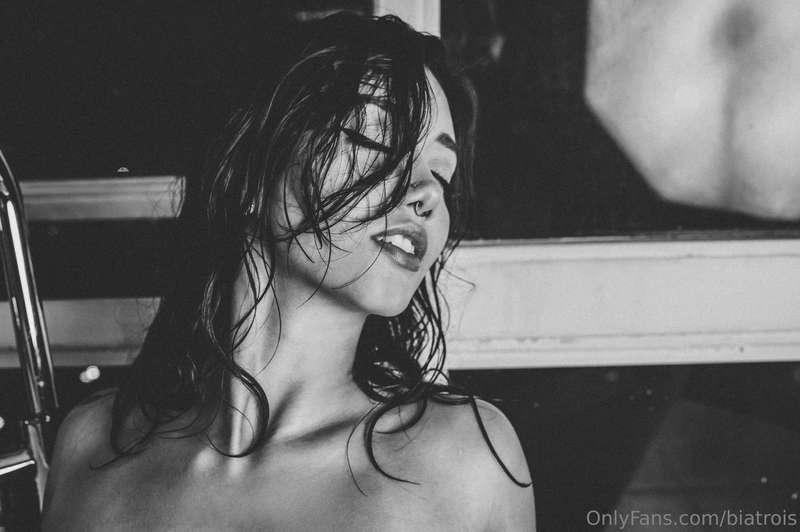 Touch me, feel me, show me all your love 🖤 📸 desantisph