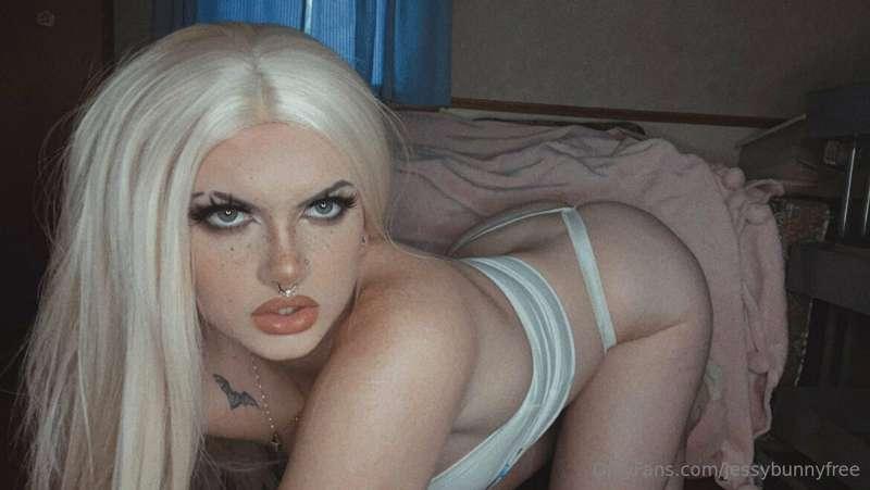 💗 Lulu Lehrman 💗
@bimb0esque is a
Bimbo Doll in Training!
Wa..
