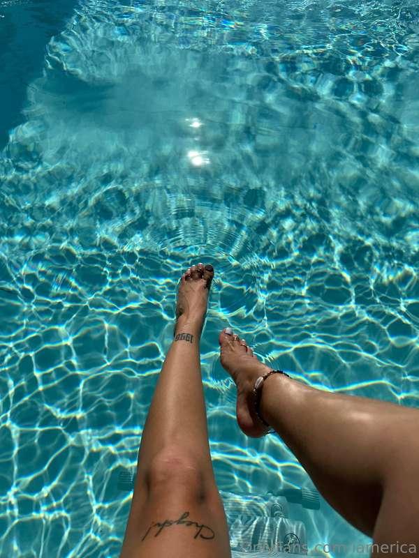 It is so hot outside 😮‍💨 where is a man to cool me down with..