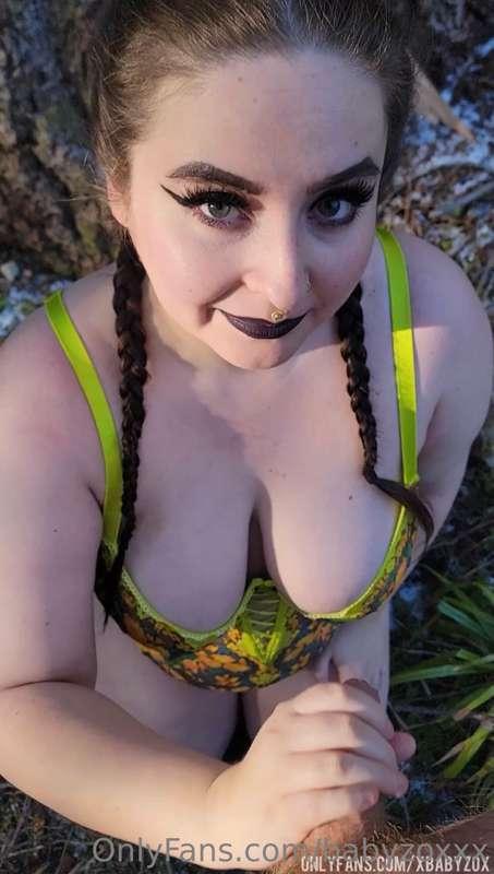 Gave my hiking buddy a blowjob until he finished on my tits🌲..