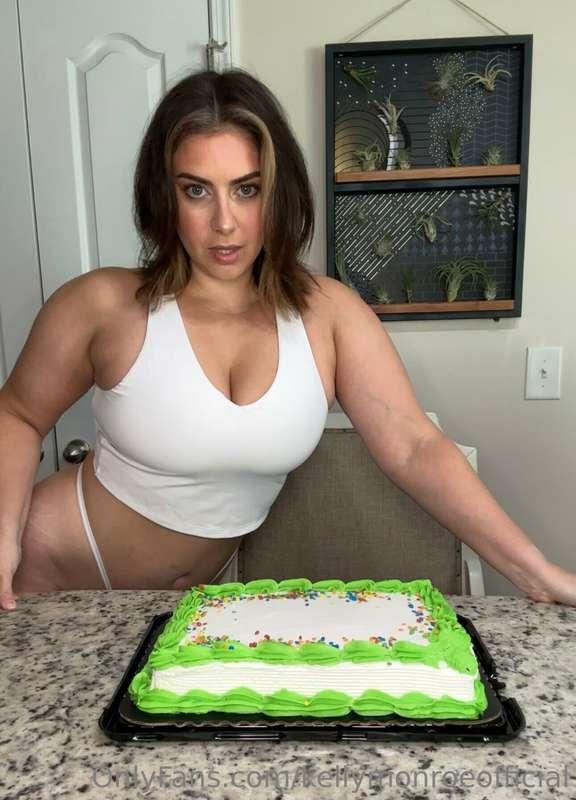 kellymonroeofficial main image