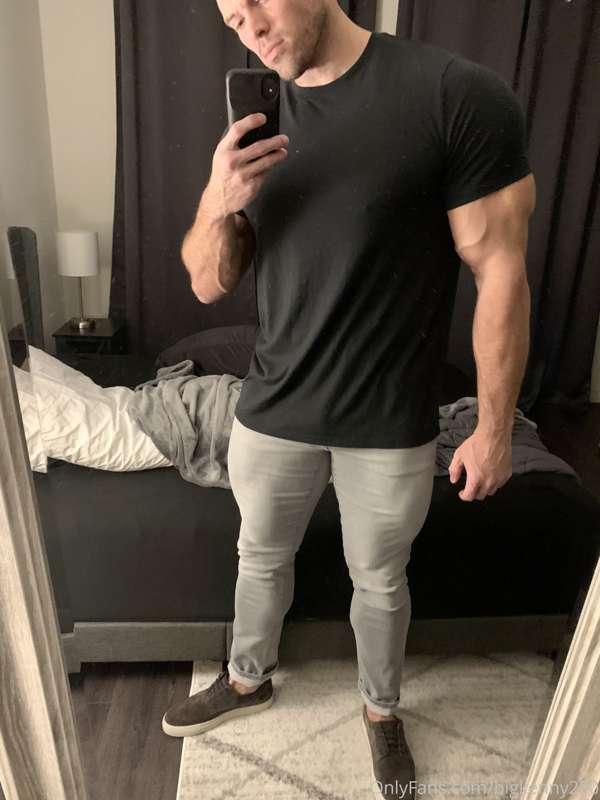 Do these jeans make my legs look small?? 🤔😈🥃