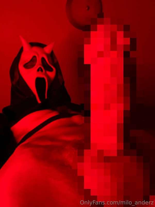 Gonna make you Scream 👻📸🔪
Pixels are struggling to cover up ..