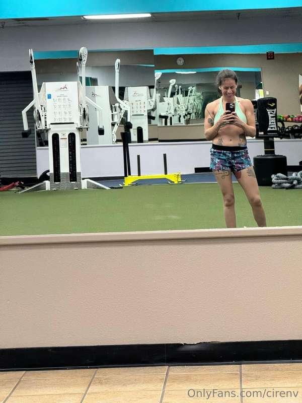 Gym Time...gotta get those gains. 🏋️‍♀️
