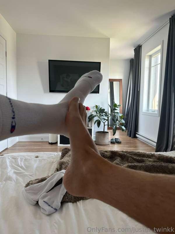 👣