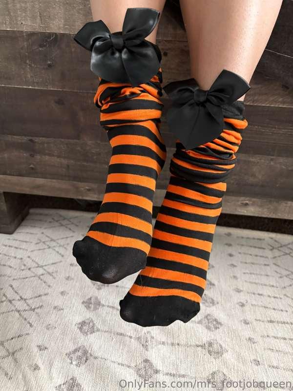 mrs_footjobqueen image #3