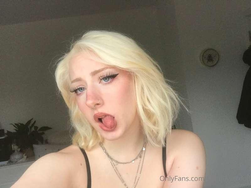sunfl0werdoll image #0