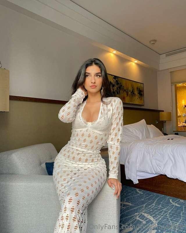 All white to brighten your feed 🤍