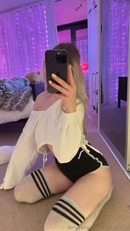 Wanna come over and watch anime with me? 👉🏻👈🏻