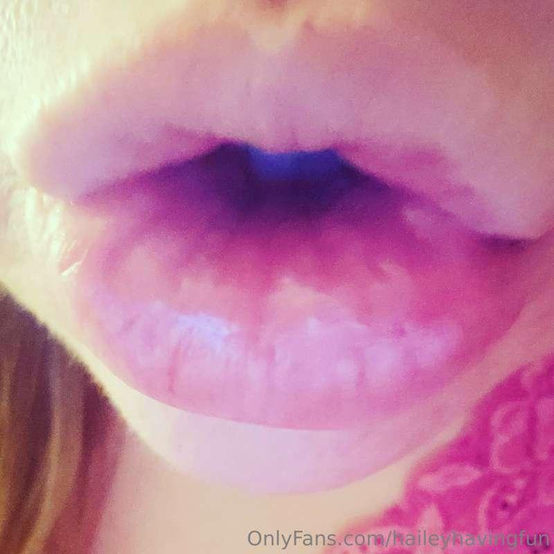 How long would it take you to bust with these lips around yo..
