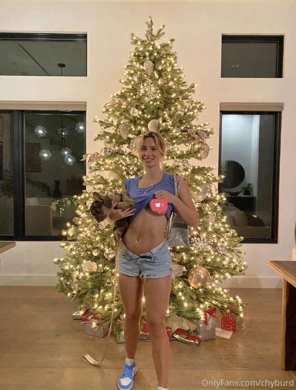 you can't take me anywhere hehe 😏🎄
