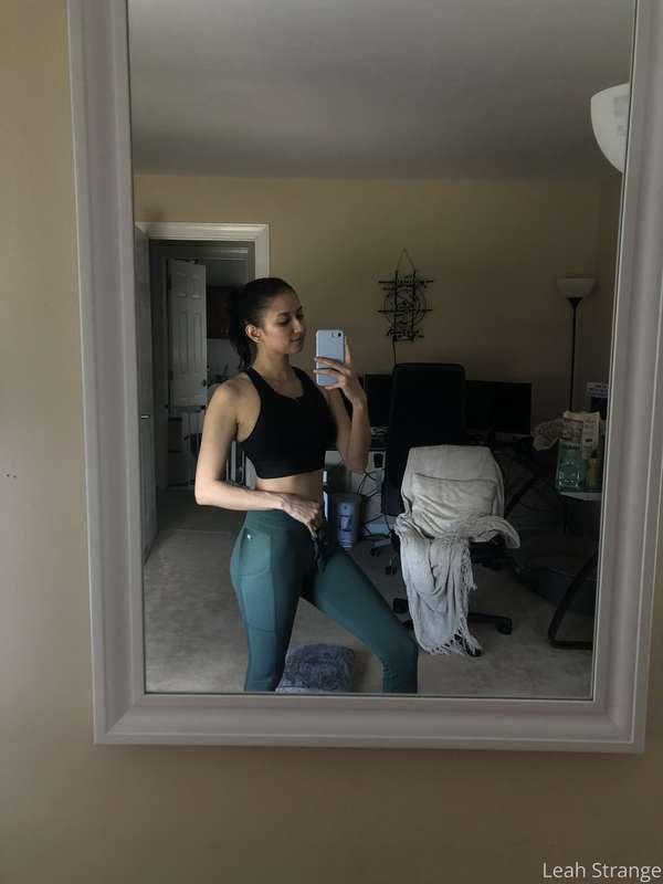 🥵🥵🥵🥵 

Leg day has my butt cheeks dying, therefore my boobs ..
