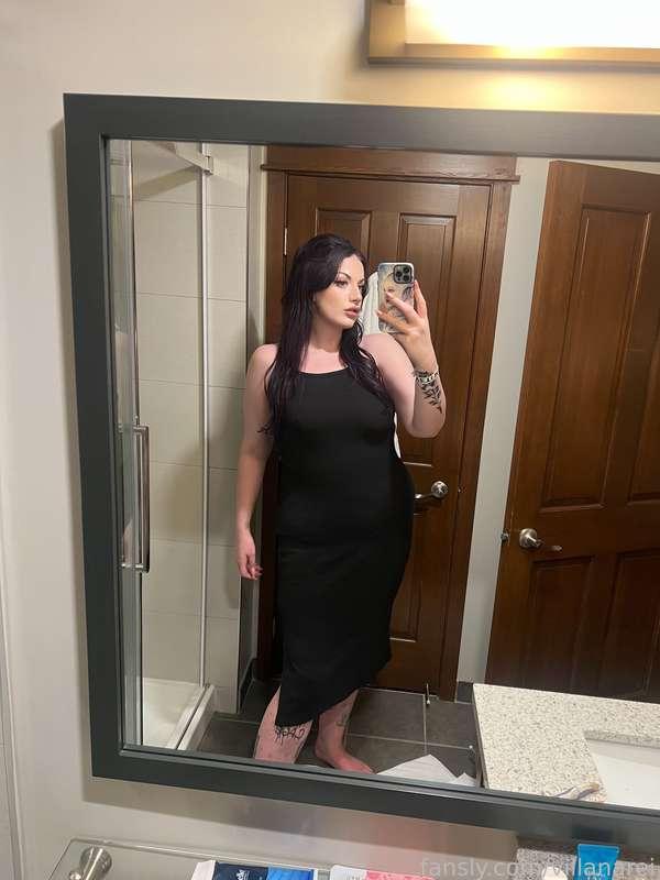 My body in this dress tho 😍

#fyp #tall #tallgirl #goth #gothgirl #altgirl #alternative #purplehair #thicc #dress #curvy #curves