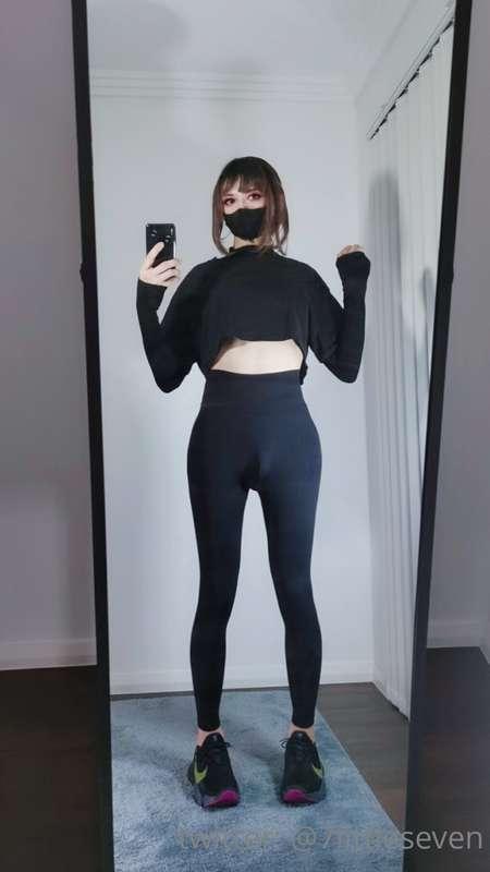 Leggings it the best to show the bulge
