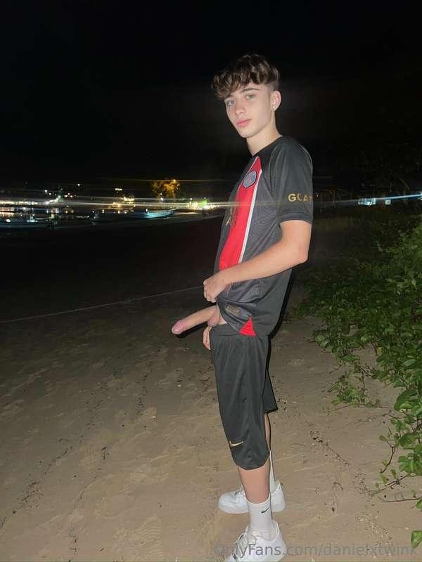 Having fun at beach😝🫣