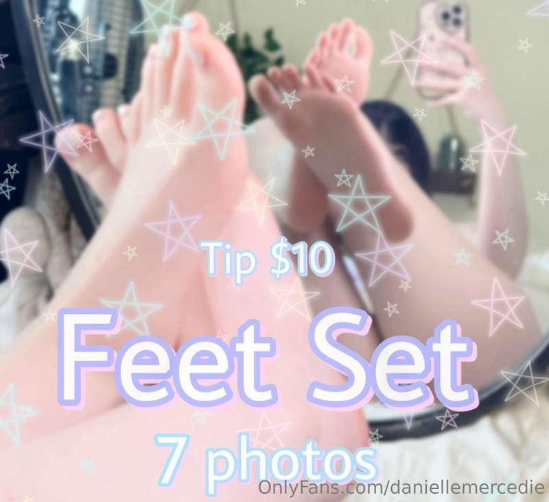 Another set for the feet lovers !!!<3~ Tip $10 for 7 photos ..
