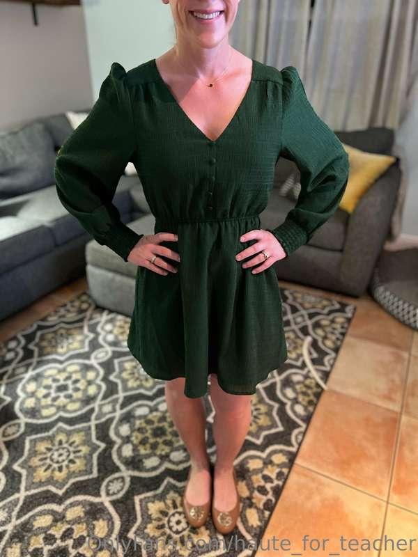 How’s the dress look for today 🍎😈??