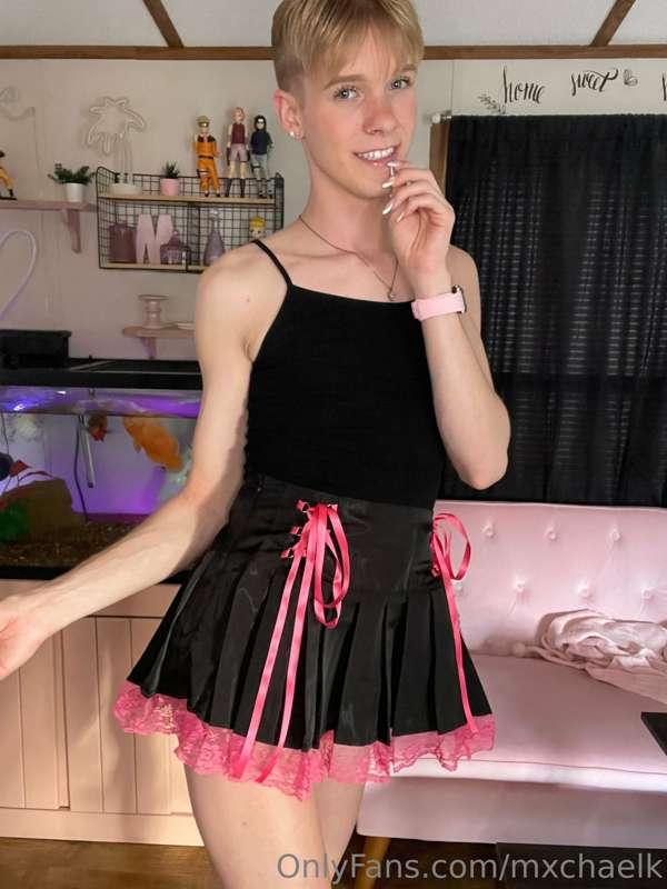 a lot of new pics in my new skirt hehe