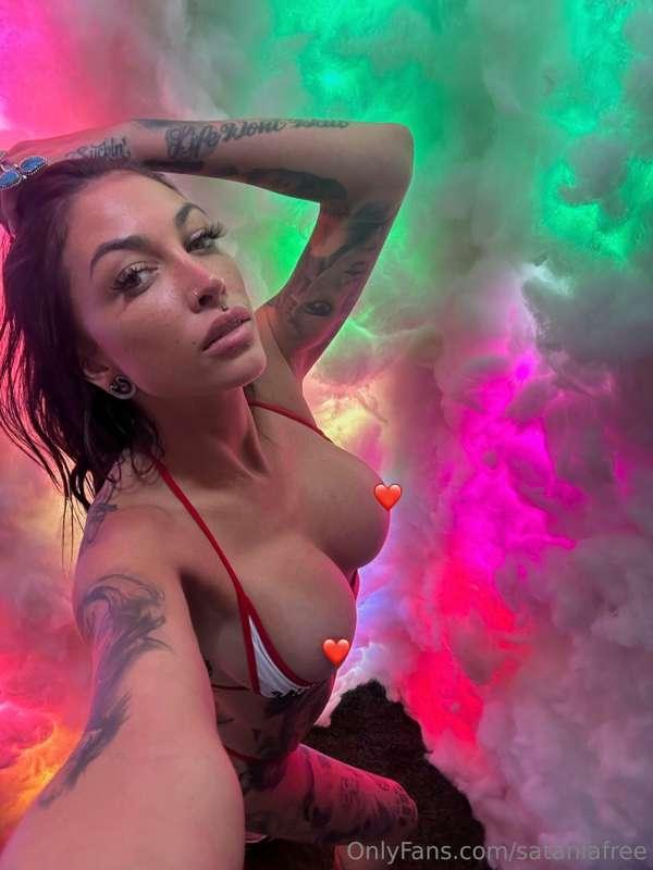 DM me a pic of what you want me to sit on tonight 🍆