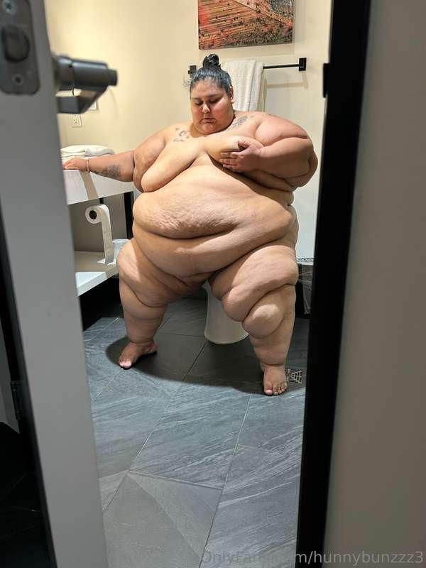 Heheh i almost didnt fit getting in this shower 🤭