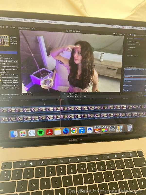 Je suis wet juste en fessant le montage hahaha 💦💦💦 je vous e..
