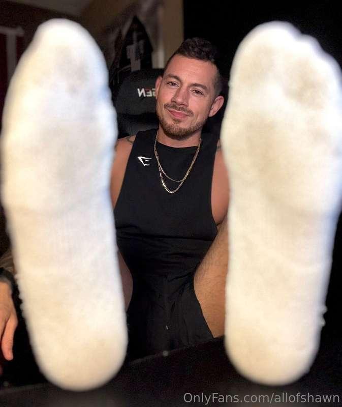 Happy footfetishfriday! But do you deserve it? 😏Send $25 fqg..