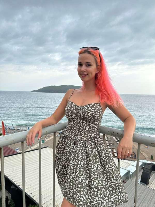 So beautiful 🥰😍

#fyp #sundress #pinkhair #cutegirl