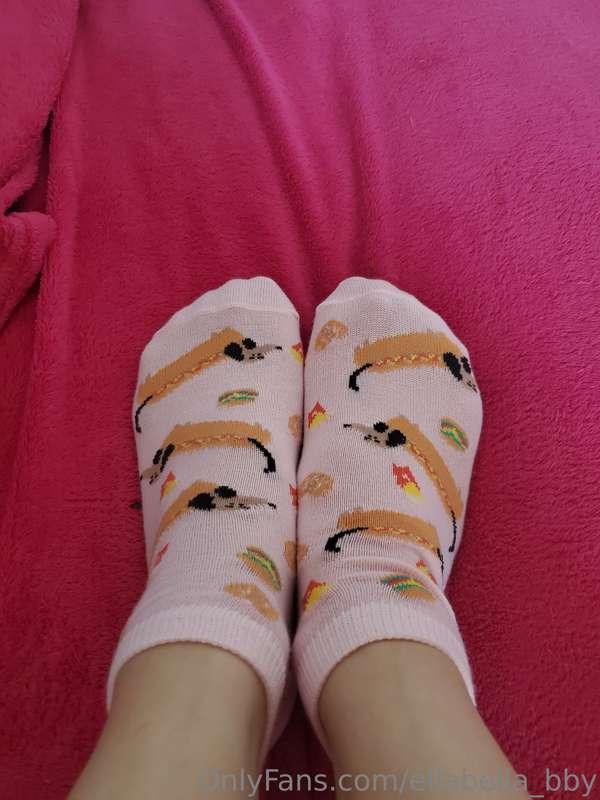 I love cute socks! I seriously have a HUGE collection...reac..