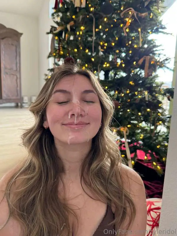 Dear Santa 🎅🏻 was I a good girl this year? 🎄