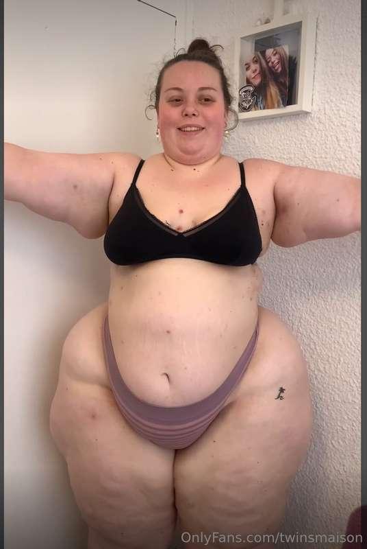 2024 WEIGHT GAIN JOURNEY ASS SPREADING AND SLAPPING TWERKING