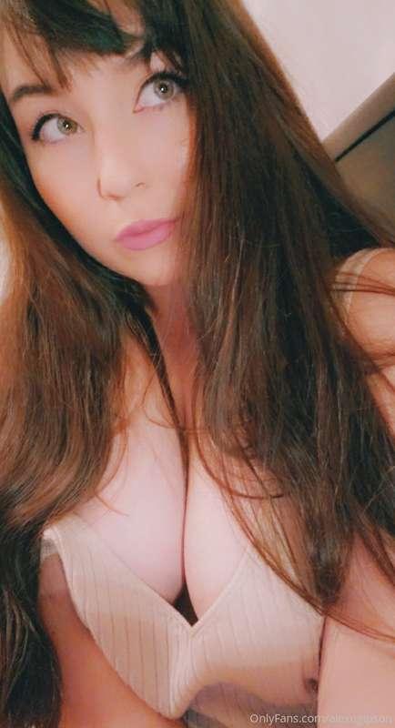 Feeling kinda horny tonight 😊