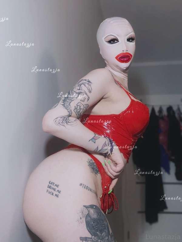 I would love to have latex mask with cat ears! Can you make ..