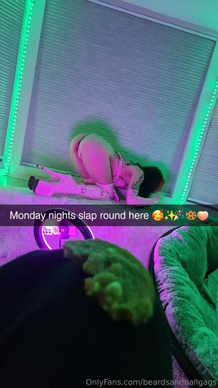 My premium 👻 storys worth it for the cookie porn alone... pa..